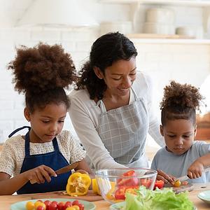 Ambiki - Mom-teaching-two-girls-to-cook